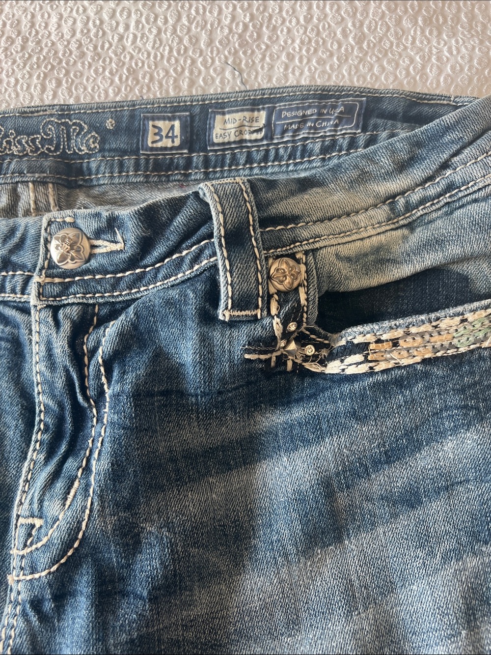 Miss Me Women’s Faded Blue Slim Straight Jeans with Distressed Trim - Picture 4 of 10